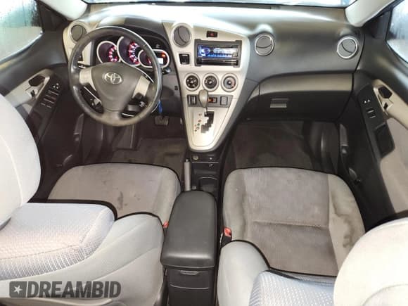 ✅ 2010 Toyota Matrix S • VIN: 2T1KE4EEXAC036338 • Lot: 92237435. Wystawiony na Copart z przebiegiem 108 009 mil. Bezpłatny archiwum sprzedaży aukcyjnych z USA i szczegółowy raport historii pojazdu na DreamBid. Zdjęcie 8.