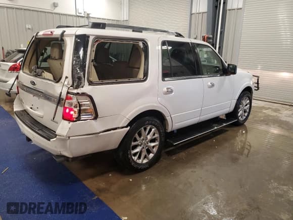 ✅ 2015 Ford Expedition Limited • VIN: 1FMJU2AT3FEF36607 • Lot: 82162245. Wystawiony na Copart z przebiegiem 160 540 mil. Bezpłatny archiwum sprzedaży aukcyjnych z USA i szczegółowy raport historii pojazdu na DreamBid. Zdjęcie 3.