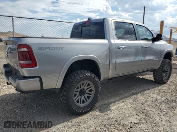 ✅ 2022 Ram 1500 Laramie • VIN: 1C6SRFJM7NN224144 • Лот: 63151434. Опубликован ранее на Copart с пробегом 22 497 миль. Бесплатный доступ к архиву аукционных продаж из США и подробный отчёт об истории автомобиля на DreamBid. Изображение 3.