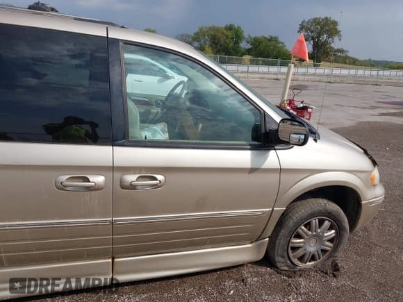 ✅ 2006 Chrysler Town & Country Limited • VIN: 2A8GP64L36R674782 • Lot: 43251563. Wystawiony na IAAI z przebiegiem 244 562 mil. Bezpłatny archiwum sprzedaży aukcyjnych z USA i szczegółowy raport historii pojazdu na DreamBid. Zdjęcie 12.