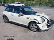 ✅ 2018 MINI Hardtop Cooper • VIN: WMWXP5C58J3D01971 • Лот: 41972231. Опубликован ранее на IAAI с пробегом 86 709 миль. Бесплатный доступ к архиву аукционных продаж из США и подробный отчёт об истории автомобиля на DreamBid. Изображение 1.