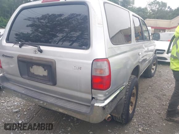 ✅ 2000 Toyota 4Runner SR5 • VIN: JT3GN86R6Y0137187 • Lot: 42347410. Listed on IAAI with 317,580 mi. Free auction sales archive from the USA and detailed vehicle history report at DreamBid. Image 4.