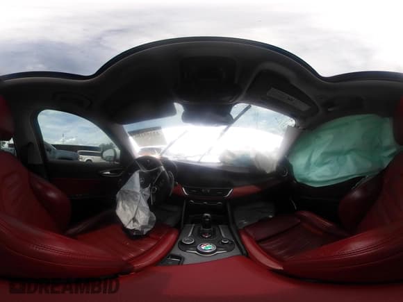 ✅ 2018 Alfa Romeo Giulia Ti Sport • VIN: ZARFAEEN8J7583814 • Лот: 42355186. Опубликован ранее на IAAI с пробегом Не указан. Бесплатный доступ к архиву аукционных продаж из США и подробный отчёт об истории автомобиля на DreamBid. Изображение 20.