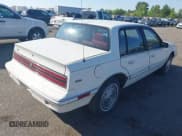 ✅ 1989 Buick Skylark • VIN: 1G4NC54UXKM047938 • Lot: 42948181. Wystawiony na IAAI z przebiegiem 72 750 mil. Bezpłatny archiwum sprzedaży aukcyjnych z USA i szczegółowy raport historii pojazdu na DreamBid. Zdjęcie 4.