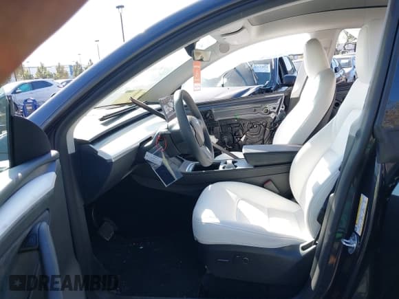 ✅ 2024 Tesla Model Y • VIN: 7SAYGDED0RF102126 • Lot: 43623474. Wystawiony na IAAI z przebiegiem 21 471 mil. Bezpłatny archiwum sprzedaży aukcyjnych z USA i szczegółowy raport historii pojazdu na DreamBid. Zdjęcie 5.