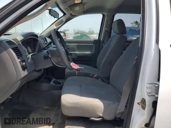 ✅ 2006 Dodge Dakota ST • VIN: 1D7HE28N36S643753 • Лот: 57858165. Размещён на Copart с пробегом 117 371 миль миль. Получите бесплатный доступ к архиву аукционных продаж из США и посмотрите подробный отчёт об истории автомобиля на DreamBid. Изображение 7.