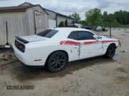 ✅ 2020 Dodge Challenger R/T 50th Anniversary • VIN: 2C3CDZBT1LH210608 • Lot: 64180975. Wystawiony na Copart z przebiegiem 28 120 mil. Bezpłatny archiwum sprzedaży aukcyjnych z USA i szczegółowy raport historii pojazdu na DreamBid. Zdjęcie 3.