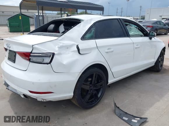 ✅ 2020 Audi A3 Premium Plus • VIN: WAUCUGFF5LA071972 • Lot: 42576720. Wystawiony na IAAI z przebiegiem Nie podano. Bezpłatny archiwum sprzedaży aukcyjnych z USA i szczegółowy raport historii pojazdu na DreamBid. Zdjęcie 4.