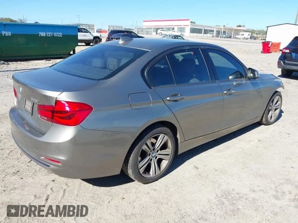 ✅ 2016 BMW 3 Series 328i • VIN: WBA8E9G57GNT86159 • Lot: 43480531. Wystawiony na IAAI z przebiegiem 116 120 mil. Bezpłatny archiwum sprzedaży aukcyjnych z USA i szczegółowy raport historii pojazdu na DreamBid. Zdjęcie 4.