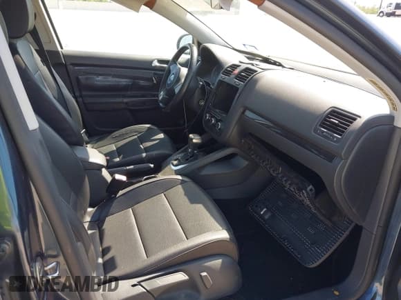 ✅ 2010 Volkswagen Jetta SE • VIN: 3VWRX7AJ1AM014794 • Lot: 42020259. Listed on IAAI with 226,798 mi. Free auction sales archive from the USA and detailed vehicle history report at DreamBid. Image 5.