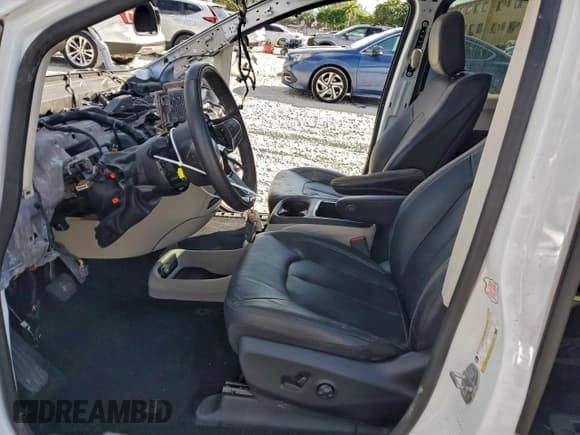 ✅ 2022 Chrysler Pacifica Hybrid Touring L • VIN: 2C4RC1L74NR118871 • Лот: 95501755. Опубликован ранее на Copart с пробегом Не указан. Бесплатный доступ к архиву аукционных продаж из США и подробный отчёт об истории автомобиля на DreamBid. Изображение 7.