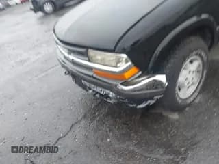 ✅ 2001 Chevrolet Blazer LT • VIN: 1GNDT13W412102249 • Lot: 42879940. Wystawiony na IAAI z przebiegiem 160 606 mil. Bezpłatny archiwum sprzedaży aukcyjnych z USA i szczegółowy raport historii pojazdu na DreamBid. Zdjęcie 6.