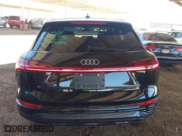 ✅ 2024 Audi Q8 e-tron Premium Plus • VIN: WA15AAGE2RB033698 • Лот: 42490274. Опубликован ранее на IAAI с пробегом 15 787 миль. Бесплатный доступ к архиву аукционных продаж из США и подробный отчёт об истории автомобиля на DreamBid. Изображение 16.