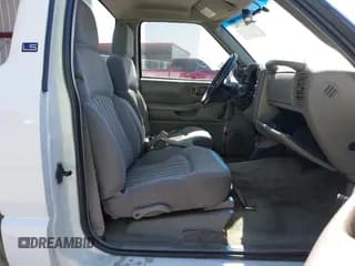 ✅ 2003 Chevrolet S-10 LS • VIN: 1GCCS14H138289179 • Лот: 42227794. Опубликован ранее на IAAI с пробегом 204 631 миль. Бесплатный доступ к архиву аукционных продаж из США и подробный отчёт об истории автомобиля на DreamBid. Изображение 5.