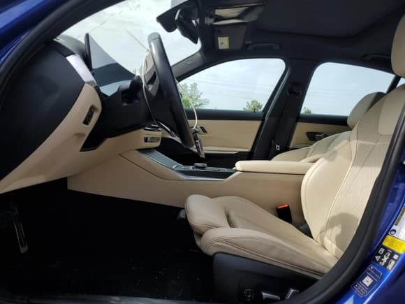 ✅ 2023 BMW 3 Series 330i xDrive • VIN: 3MW89FF07P8D31173 • Lot: 53730535. Listed on Copart with 21,217 mi. Free auction sales archive from the USA and detailed vehicle history report at DreamBid. Image 7.