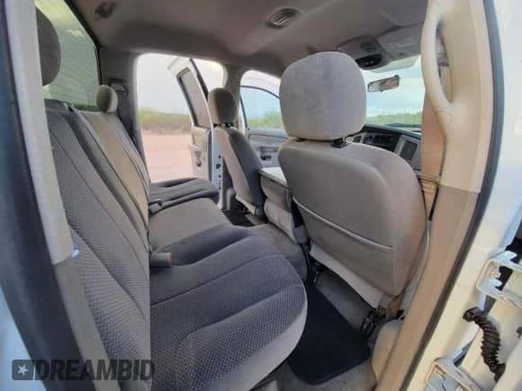 2005 Dodge 3500 SLT z VIN 3D7LS38C65G802973, wystawiony jako Copart lot #82492764 z przebiegiem 235 534 mil mil oraz Czysty tytuł • Clean title. Historia ofert i sprzedaży dostępna na DreamBid. Obrazek 6.