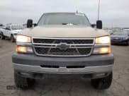✅ 2006 Chevrolet Silverado 2500HD LT1 • VIN: 1GCHK23D86F200833 • Lot: 46864485. Wystawiony na Copart z przebiegiem 153 783 mil. Bezpłatny archiwum sprzedaży aukcyjnych z USA i szczegółowy raport historii pojazdu na DreamBid. Zdjęcie 5.