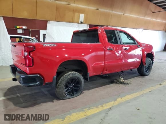✅ 2020 Chevrolet Silverado 1500 Custom Trail Boss • VIN: 1GCRYCEFXLZ291234 • Lot: 54839955. Wystawiony na Copart z przebiegiem 81 867 mil. Bezpłatny archiwum sprzedaży aukcyjnych z USA i szczegółowy raport historii pojazdu na DreamBid. Zdjęcie 3.