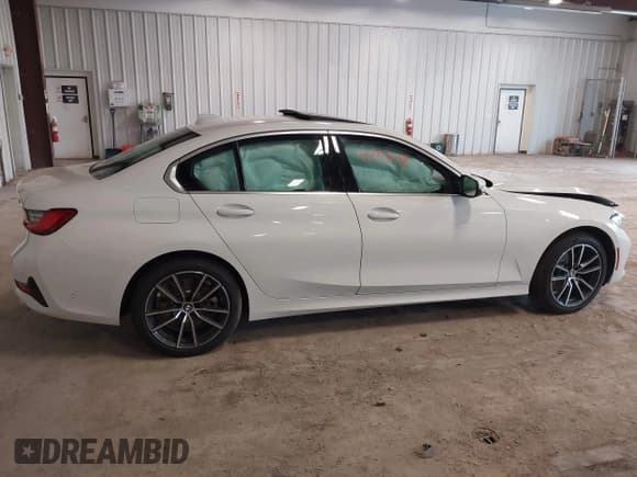 ✅ 2021 BMW 3 Series 330i xDrive • VIN: 3MW5R7J08M8B81988 • Lot: 42553148. Listed on IAAI with 24,818 mi. Free auction sales archive from the USA and detailed vehicle history report at DreamBid. Image 12.