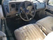 ✅ 1993 Chevrolet Silverado 1500 • VIN: 1GCDC14Z1PZ125750 • Lot: 82603895. Wystawiony na Copart z przebiegiem 182 926 mil. Bezpłatny archiwum sprzedaży aukcyjnych z USA i szczegółowy raport historii pojazdu na DreamBid. Zdjęcie 8.