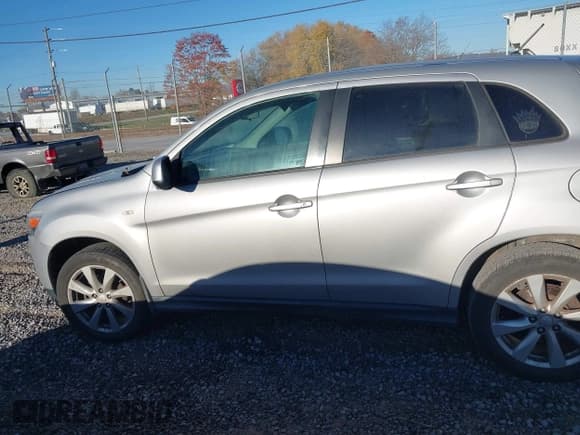 ✅ 2015 Mitsubishi Outlander ES • VIN: 4A4AP3AU0FE031806 • Лот: 43618035. Опубликован ранее на IAAI с пробегом 125 832 миль. Бесплатный доступ к архиву аукционных продаж из США и подробный отчёт об истории автомобиля на DreamBid. Изображение 14.