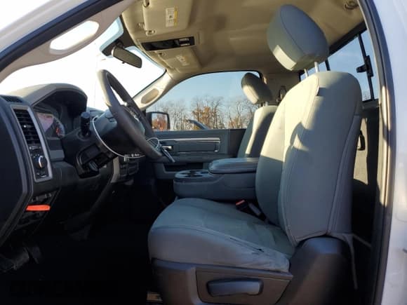 ✅ 2018 Ram 1500 Tradesman • VIN: 3C6JR6DTXJG129532 • Lot: 92696125. Listed on Copart with 141,237 mi. Free auction sales archive from the USA and detailed vehicle history report at DreamBid. Image 7.