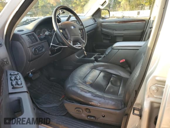 ✅ 2005 Ford Explorer Limited • VIN: 1FMZU75W55ZA72232 • Lot: 55029335. Wystawiony na Copart z przebiegiem 205 069 mil. Bezpłatny archiwum sprzedaży aukcyjnych z USA i szczegółowy raport historii pojazdu na DreamBid. Zdjęcie 7.