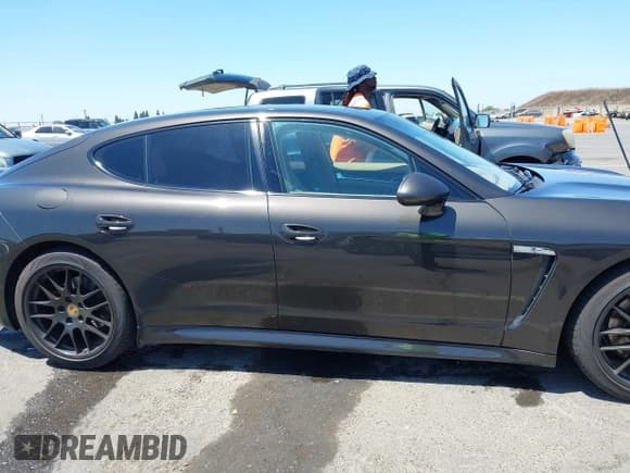 ✅ 2010 Porsche Panamera S • VIN: WP0AB2A72AL065759 • Lot: 42487233. Wystawiony na IAAI z przebiegiem 128 507 mil. Bezpłatny archiwum sprzedaży aukcyjnych z USA i szczegółowy raport historii pojazdu na DreamBid. Zdjęcie 13.