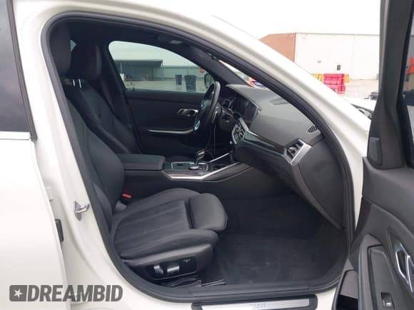 ✅ 2021 BMW 3 Series 330i • VIN: 3MW5R1J06M8B90668 • Lot: 41942076. Listed on IAAI with 68,073 mi. Free auction sales archive from the USA and detailed vehicle history report at DreamBid. Image 5.