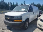 ✅ 2018 Chevrolet Express Cargo • VIN: 1GCWGAFP7J1343433 • Lot: 42780602. Wystawiony na IAAI z przebiegiem 121 170 mil. Bezpłatny archiwum sprzedaży aukcyjnych z USA i szczegółowy raport historii pojazdu na DreamBid. Zdjęcie 2.