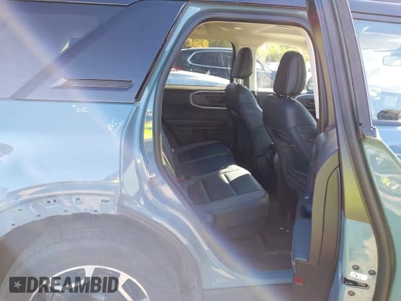 ✅ 2023 Ford Bronco Sport Outer Banks • VIN: 3FMCR9C69PRE26041 • Lot: 43218296. Wystawiony na IAAI z przebiegiem 22 839 mil. Bezpłatny archiwum sprzedaży aukcyjnych z USA i szczegółowy raport historii pojazdu na DreamBid. Zdjęcie 8.