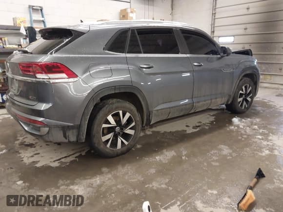 ✅ 2022 Volkswagen Atlas SE • VIN: 1V2LC2CA6NC202401 • Lot: 41485676. Listed on IAAI with 31,101 mi. Free auction sales archive from the USA and detailed vehicle history report at DreamBid. Image 4.
