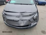 ✅ 2022 Chevrolet Bolt EV 2LT • VIN: 1G1FX6S06N4134882 • Lot: 41785913. Wystawiony na IAAI z przebiegiem 64 359 mil. Bezpłatny archiwum sprzedaży aukcyjnych z USA i szczegółowy raport historii pojazdu na DreamBid. Zdjęcie 6.