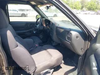 ✅ 2003 Chevrolet S-10 LS • VIN: 1GCDT19X038232117 • Лот: 42218171. Опубликован ранее на IAAI с пробегом 215 607 миль. Бесплатный доступ к архиву аукционных продаж из США и подробный отчёт об истории автомобиля на DreamBid. Изображение 5.