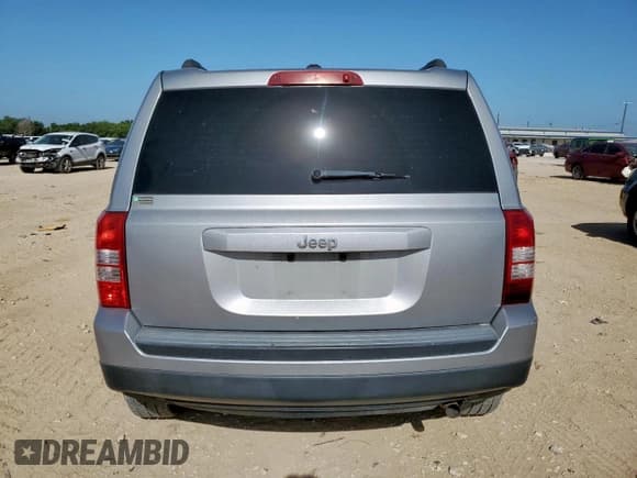 ✅ 2017 Jeep Patriot Sport SE • VIN: 1C4NJPBA6HD116051 • Lot: 66892585. Listed on Copart with 138,282 mi. Free auction sales archive from the USA and detailed vehicle history report at DreamBid. Image 6.