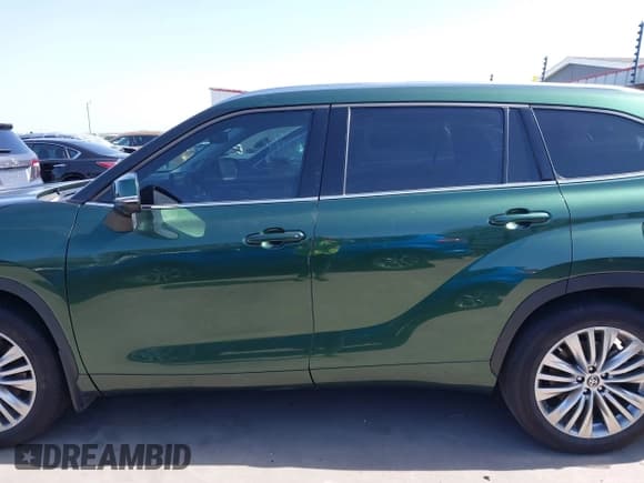 ✅ 2023 Toyota Highlander Hybrid Platinum • VIN: 5TDFARAH8PS521359 • Lot: 41805131. Wystawiony na IAAI z przebiegiem 24 598 mil. Bezpłatny archiwum sprzedaży aukcyjnych z USA i szczegółowy raport historii pojazdu na DreamBid. Zdjęcie 15.