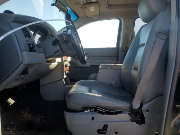 ✅ 2005 Dodge Durango SLT • VIN: 1D8HB48D65F617999 • Лот: 82536625. Опубликован ранее на Copart с пробегом 215 539 миль. Бесплатный доступ к архиву аукционных продаж из США и подробный отчёт об истории автомобиля на DreamBid. Изображение 7.