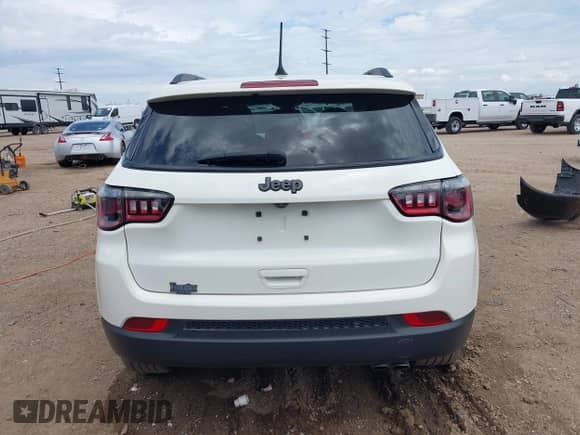 2021 Jeep Compass 80th Anniversary z VIN 3C4NJCEB6MT571564, wystawiony jako IAAI lot #42591643 z przebiegiem 56 999 mil mil oraz . Historia ofert i sprzedaży dostępna na DreamBid. Obrazek 16.