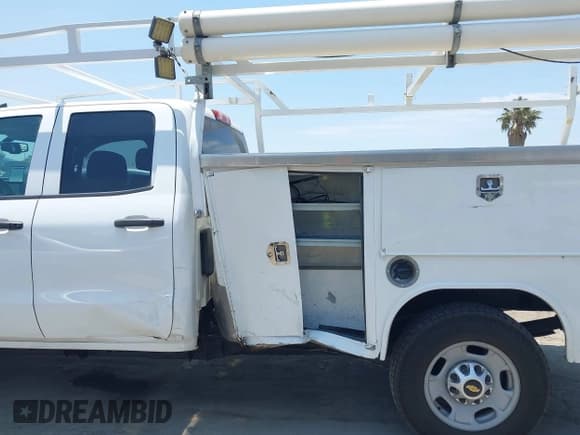 ✅ 2019 Chevrolet Silverado 2500HD Work Truck • VIN: 2GB2CREG1K1169904 • Lot: 42762134. Listed on IAAI with 113,435 mi. Free auction sales archive from the USA and detailed vehicle history report at DreamBid. Image 6.