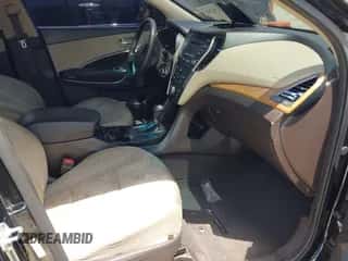 2015 Hyundai Santa Fe z VIN 5XYZU3LB2FG245007, wystawiony jako IAAI lot #42912026 z przebiegiem 54 476 mil mil oraz . Historia ofert i sprzedaży dostępna na DreamBid. Obrazek 5.