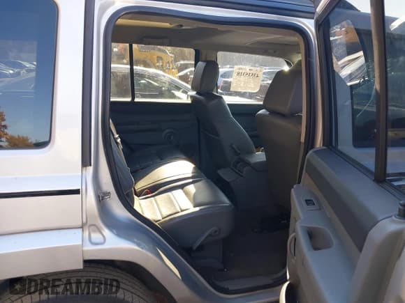 ✅ 2006 Jeep Commander • VIN: 1J8HG48K06C104967 • Lot: 43535318. Listed on IAAI with 289,456 mi. Free auction sales archive from the USA and detailed vehicle history report at DreamBid. Image 8.