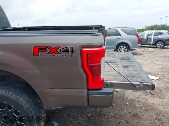 ✅ 2018 Ford F-250 XL • VIN: 1FT7W2BT9JEC77105 • Lot: 42187476. Listed on IAAI with 211,051 mi. Free auction sales archive from the USA and detailed vehicle history report at DreamBid. Image 17.