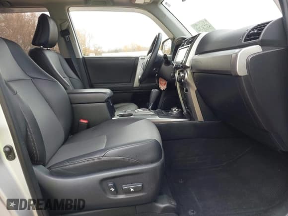 ✅ 2020 Toyota 4Runner Limited • VIN: JTEBU5JR9L5824895 • Lot: 43730300. Listed on IAAI with 84,925 mi. Free auction sales archive from the USA and detailed vehicle history report at DreamBid. Image 5.