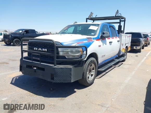 ✅ 2020 Ram 2500 Tradesman • VIN: 3C7WR4HJ3LG145556 • Lot: 42164787. Wystawiony na IAAI z przebiegiem 221 696 mil. Bezpłatny archiwum sprzedaży aukcyjnych z USA i szczegółowy raport historii pojazdu na DreamBid. Zdjęcie 2.