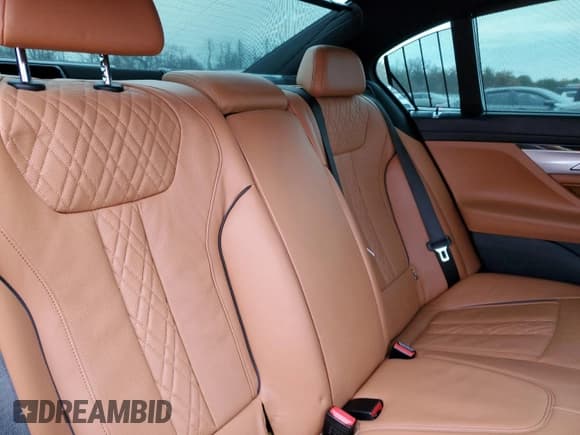 ✅ 2022 BMW 7 Series 750i xDrive • VIN: WBA7U2C06NCJ19281 • Lot: 92011085. Listed on Copart with 49,886 mi. Free auction sales archive from the USA and detailed vehicle history report at DreamBid. Image 10.