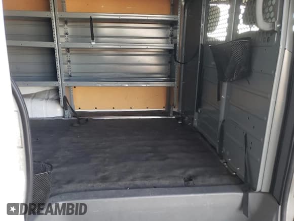 ✅ 2018 Nissan NV Cargo SV • VIN: 1N6BF0KM5JN808675 • Lot: 62795065. Wystawiony na Copart z przebiegiem 148 493 mil. Bezpłatny archiwum sprzedaży aukcyjnych z USA i szczegółowy raport historii pojazdu na DreamBid. Zdjęcie 11.