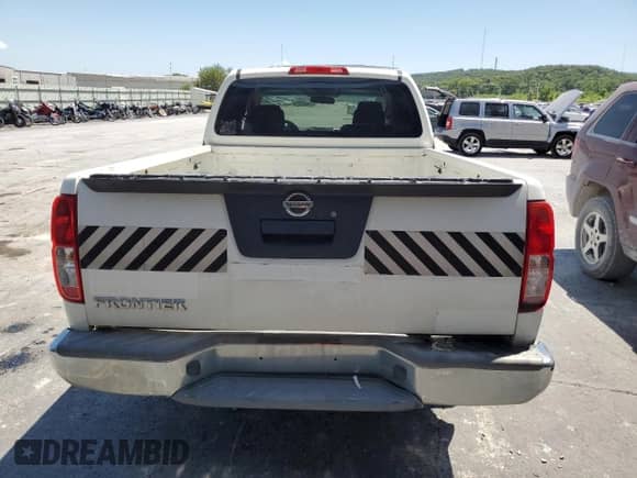 2015 Nissan Frontier S z VIN 1N6BD0CT3FN701417, wystawiony jako Copart lot #65043385 z przebiegiem 135 530 mil mil oraz Czysty tytuł • Clean title. Historia ofert i sprzedaży dostępna na DreamBid. Obrazek 6.