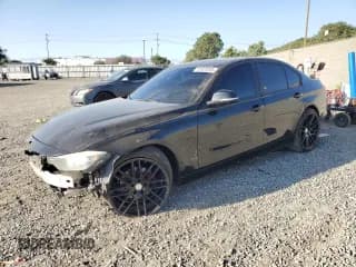 ✅ 2015 BMW 3 Series 320i • VIN: WBA3B1C55FP681497 • Lot: 81923205. Wystawiony na Copart z przebiegiem 148 560 mil. Bezpłatny archiwum sprzedaży aukcyjnych z USA i szczegółowy raport historii pojazdu na DreamBid. Zdjęcie 1.