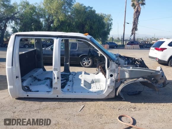 ✅ 2005 Ford F-350 • VIN: 1FDSW34P05EC95736 • Lot: 41988078. Wystawiony na IAAI z przebiegiem Nie podano. Bezpłatny archiwum sprzedaży aukcyjnych z USA i szczegółowy raport historii pojazdu na DreamBid. Zdjęcie 12.