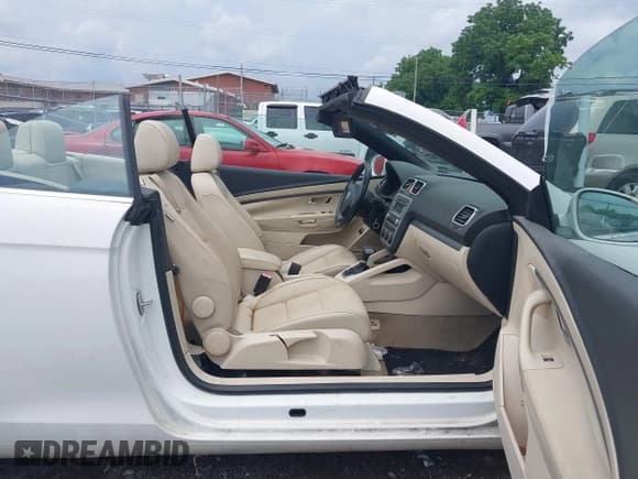 ✅ 2008 Volkswagen Eos Turbo • VIN: WVWBA71F38V006309 • Lot: 42447826. Wystawiony na IAAI z przebiegiem 161 276 mil. Bezpłatny archiwum sprzedaży aukcyjnych z USA i szczegółowy raport historii pojazdu na DreamBid. Zdjęcie 5.